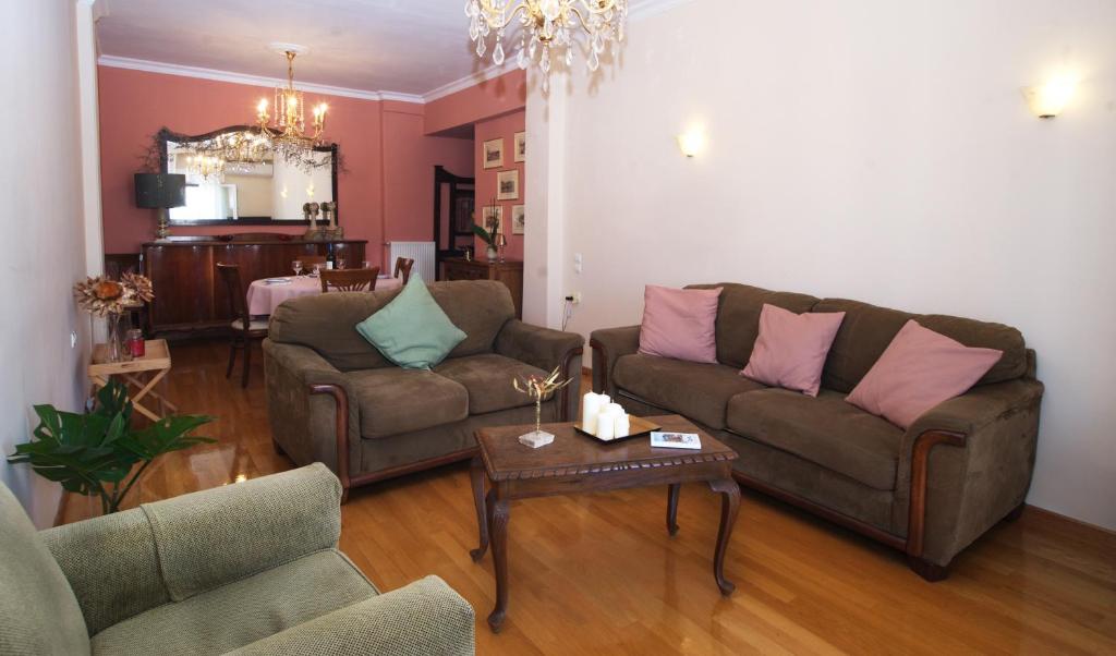 Luccil's Home Down Town room 1