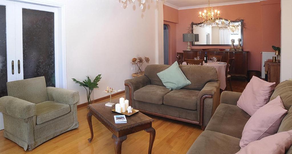 Luccil's Home Down Town room 2