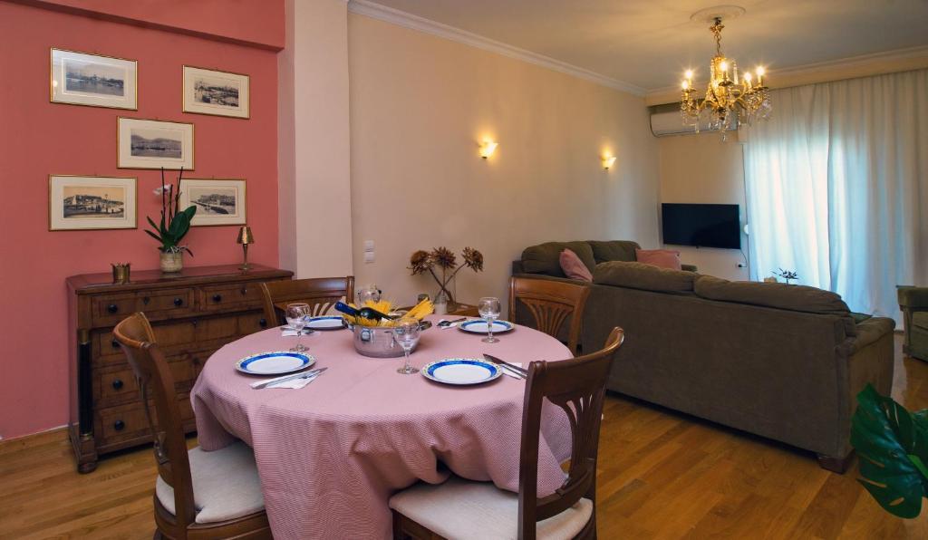 Luccil's Home Down Town room 3