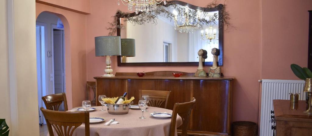 Luccil's Home Down Town room 4